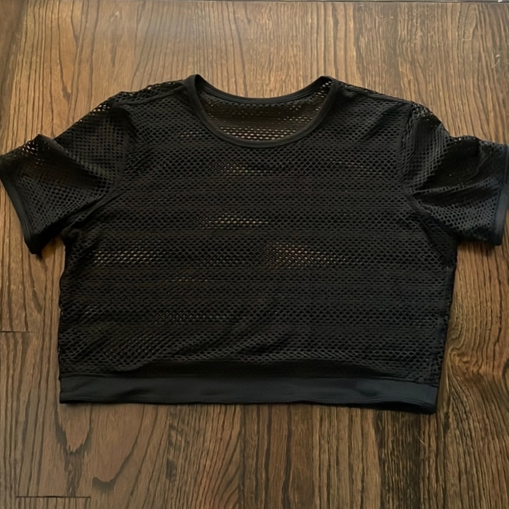 Lululemon mesh crop top